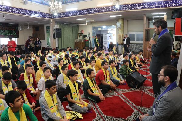 بازدید قائم مقام سازمان دانش‌آموزی از معتکفین در مشهد مقدس