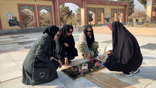 دیدار با خانواده شهدا به رسم عاشقی
