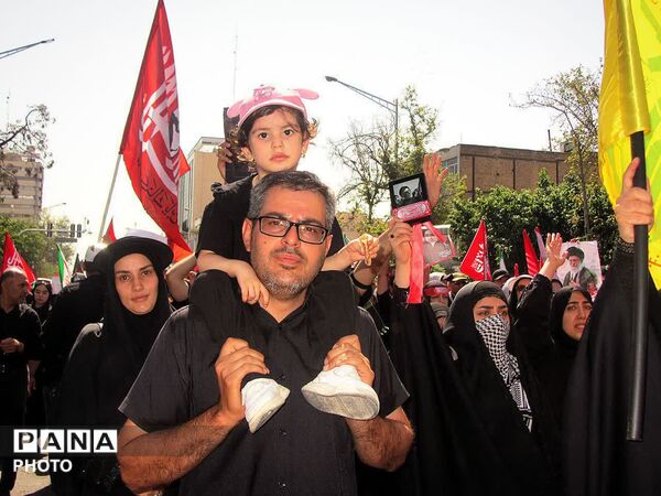 مراسم بدرقه و تشییع آقای شهید ایران در تهران 