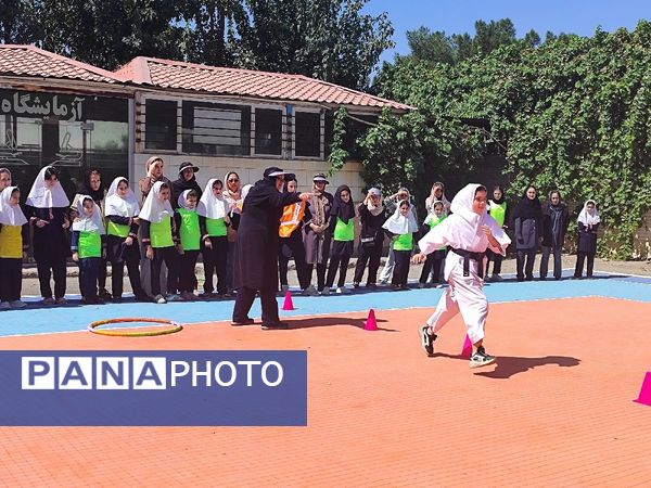 فراگیری پویایی مدرسه،خانواده و جامعه  از دبستان هدی یک 