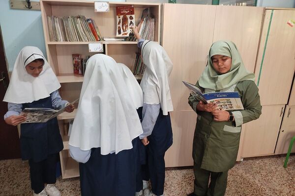 دانش‌آموزان دبستان شهید معظم کارت عضویت گرفتند