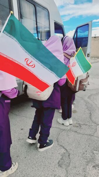 جشن دهه فجر با نقاشی‌های خلاقانه دانش‌آموزان پایه پنجم در کانون پرورشی تفت