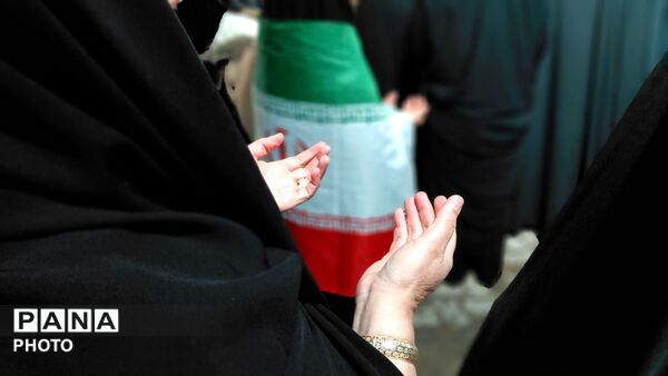 از خاکستر دشمن، نور امید می‌تراشیم