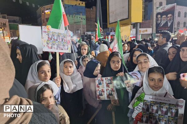 نیمکتی برای رفاقت با شهدا