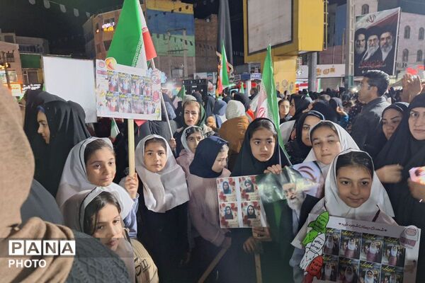 نیمکتی برای رفاقت با شهدا