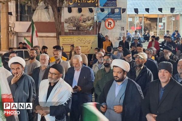 ایستادگی مردم فیروزکوه در هفتاد و سومین شب در میدان معلم فیروزکوه