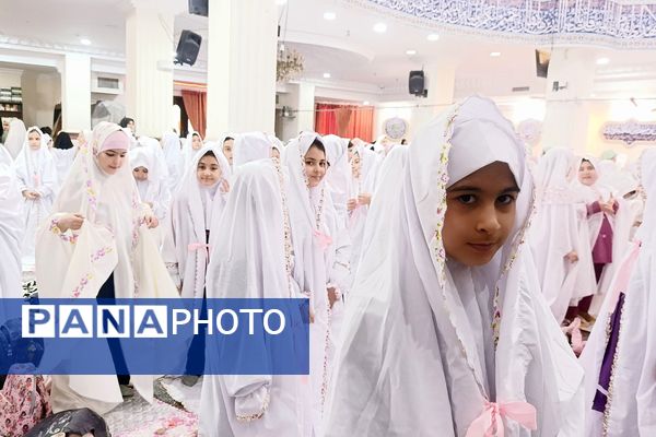 آیین جشن تکلیف دانش‌آموزان دختر شهرستان پردیس در فضایی معنوی و باشکوه