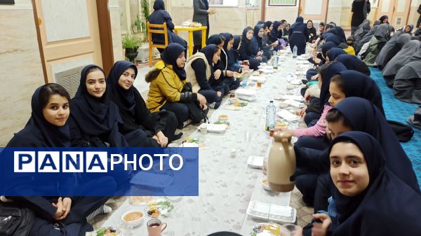 ضیافت افطاری در دبیرستان دخترانه ۱۳ آبان