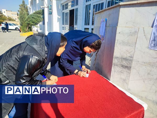 انتخابات شورای دانش‌آموزی در هنرستان مهدیزاده نیا