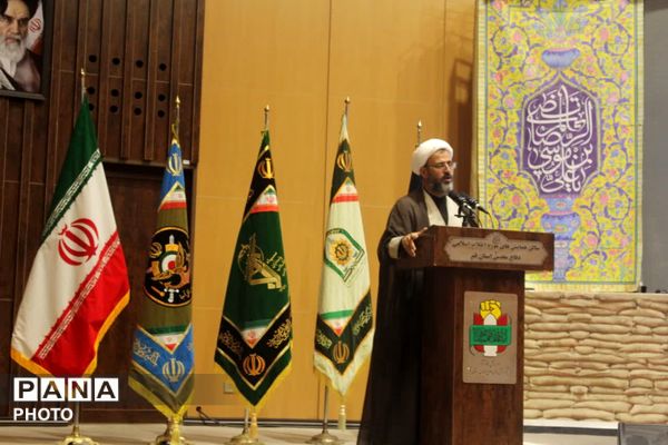 رونمایی از نخستین جلد دانشنامه دفاع مقدس استان قم