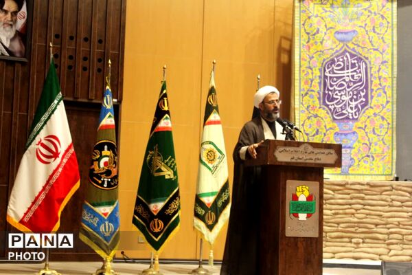 رونمایی از نخستین جلد دانشنامه دفاع مقدس استان قم