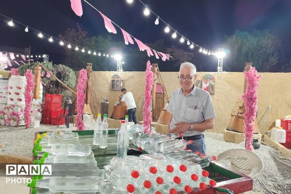 جشنواره گلاب‌گیری و صنایع‌دستی؛ پیوند عطر سنت و هنر ایرانی