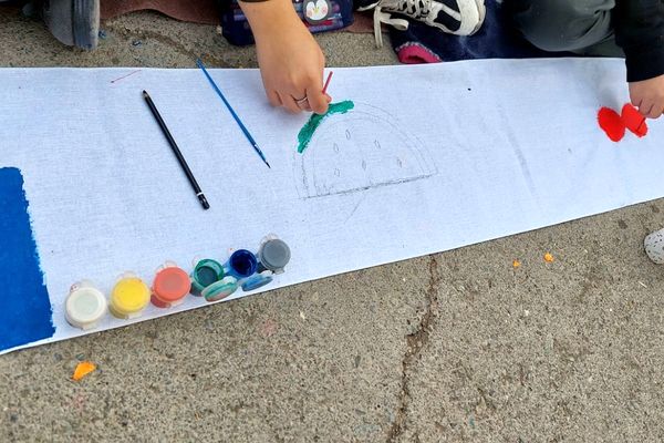 نمایشگاه دست سازه‌های دانش‌آموزان مدرسه شهید شرافت بهارستان‌دو