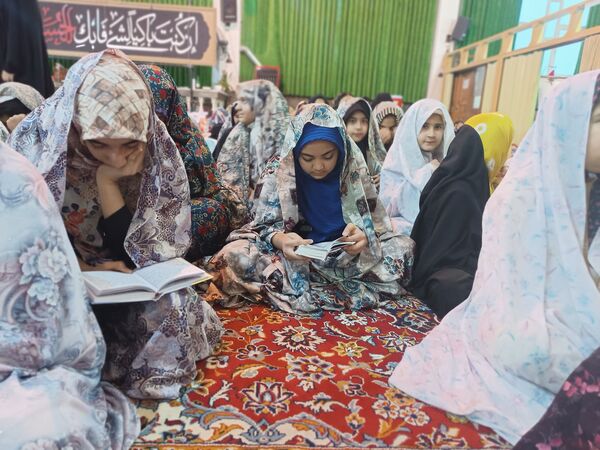 اعتکاف دانش‌آموزی در گناباد