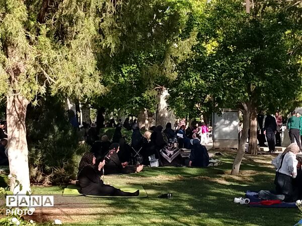 عرفه روز نیایش در همدان