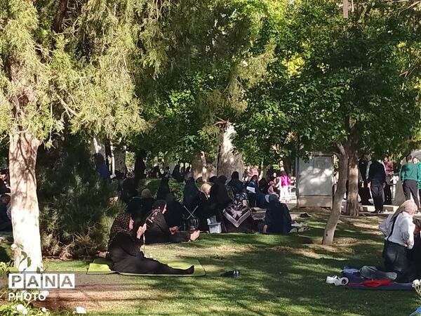 عرفه روز نیایش در همدان