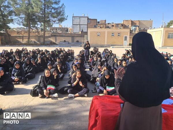 شکوفایی مهر در میان کتاب‌ها؛ روایت یک روز پرشور در دبیرستان حضرت زینب