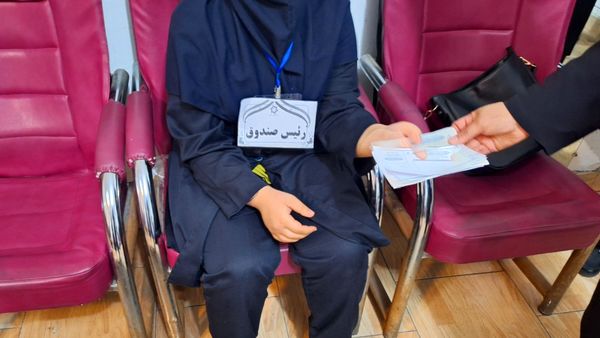  انتخابات شورای دانش آموزی در دبیرستان دخترانه قویدل