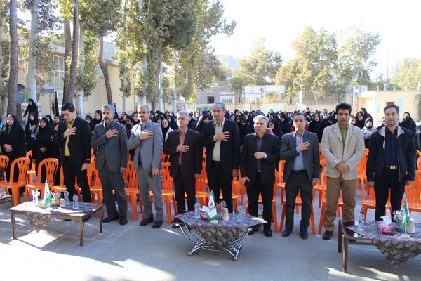 گرامیداشت روز آزمایشگاه در دبیرستان دخترانه شاهد غرویان وکیلی (۲۲)