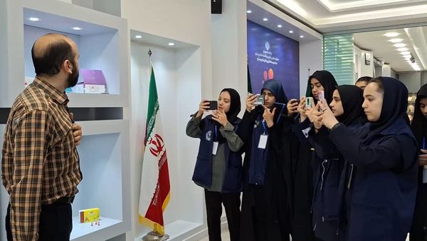 بازدید خبرنگاران‌پانا از نمایشگاه ستاد توسعه فناوری های نانو و میکرو