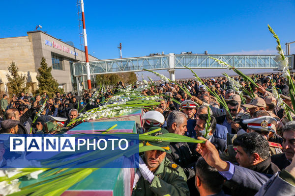  استقبال مردم ارومیه از شهدای گمنام دفاع مقدس