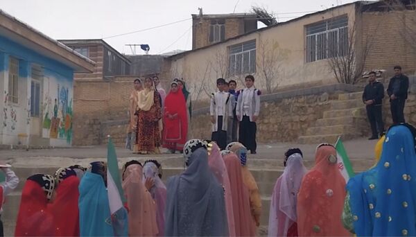 حماسه دانش‌آموزان شهید امامی  میانکوه در راهپیمایی ۲۲ بهمن 