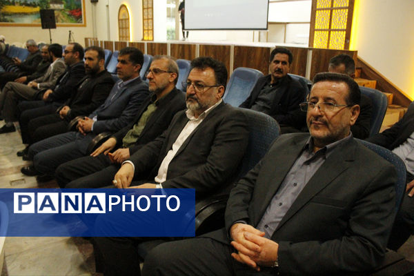 نشست صمیمانه استاندار مازندران با دانش‌آموزان