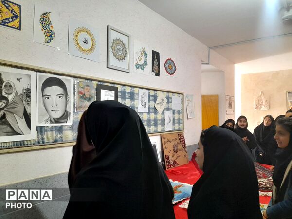 بازدید دانش آموزان  آموزشگاه تکتم از نمایشگاه کانون امام خمینی (ره) 