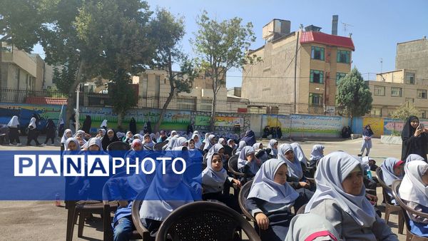 آیین نواختن زنگ مهر، ایثار و شهادت در دبستان شاهد حاج تقی آقا بزرگ ناحیه یک مشهد 