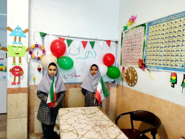 برنامه های فجر انقلاب در آموزشگاه بنیاد۱۵ خرداد ابرکوه