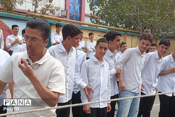 رقابت پرهیجان طناب‌کشی در بهارستان دو