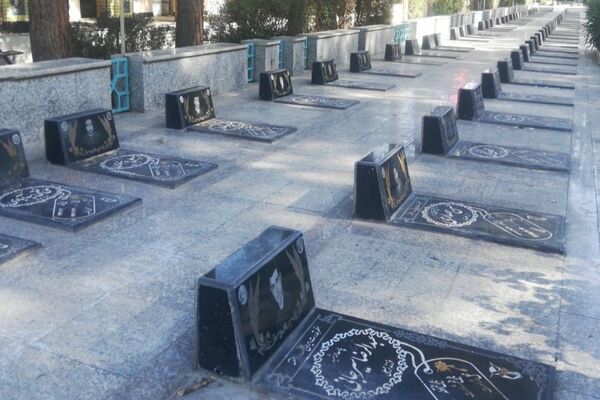 حضورپیشتازان دبیرستان شهید مجید دهنوی درگلزار شهدای بهشت فضل نیشابور