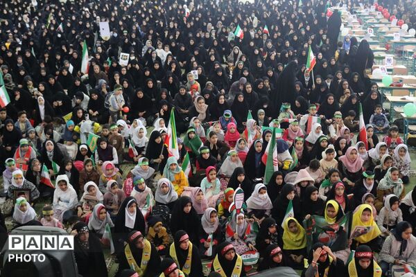 حماسه سرخ دانش‌آموزان بختیاری؛ پیمان دوباره در مصلی شهرکرد 