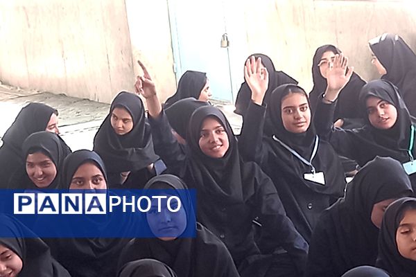 کارگاه آموزشی تغذیه سالم ویژه دانش‌آموزان پایه هفتم دبیرستان شاهد فیض