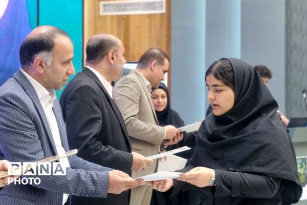 درخشش ستارگان ورامین در آیین تجلیل از نخبگان آموزشی