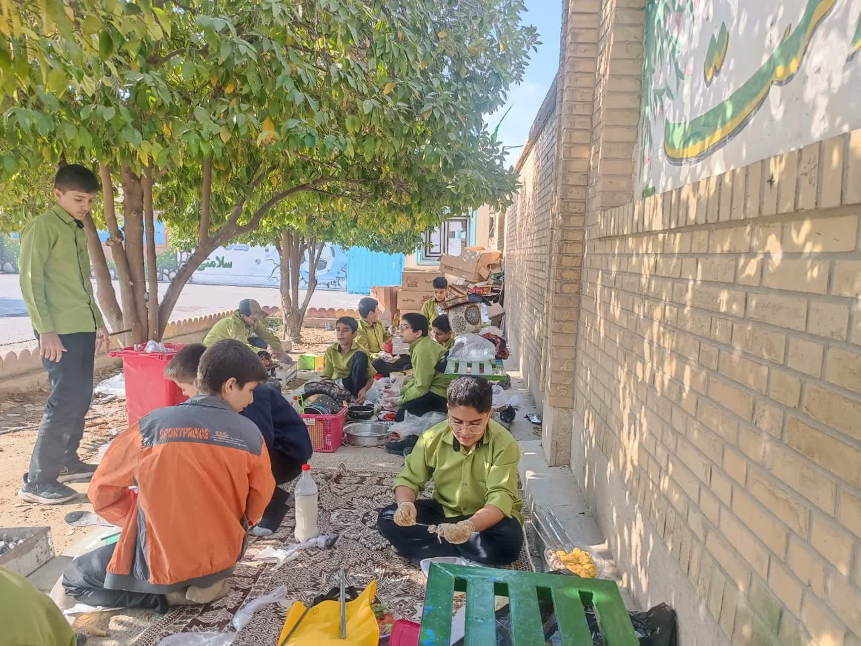 ناهار وحدت با طعم  شادی و لذت در مدرسه شاهد حاج مصلحیان