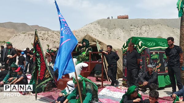 مراسم نمادین تعزیه خوانی در روز عاشورای حسینی در شهر بار نیشابور