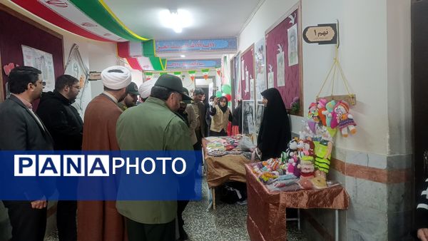 آیین نواختن زنگ انقلاب اسلامی به مناسبت چهل و ششمین سالگرد پیروزی انقلاب در نیشابور