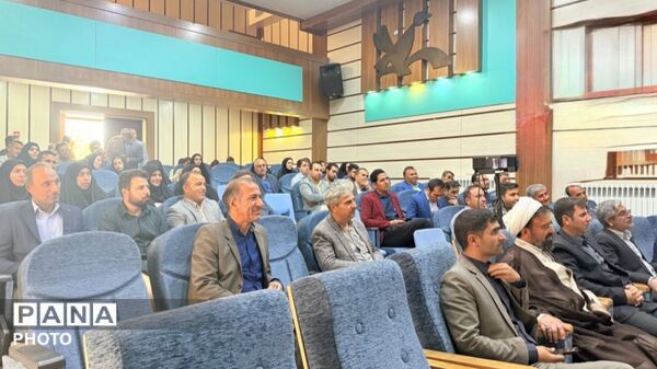 مراسم تجلیل از معلمان برجسته شهرستان بام و صفی آباد 
