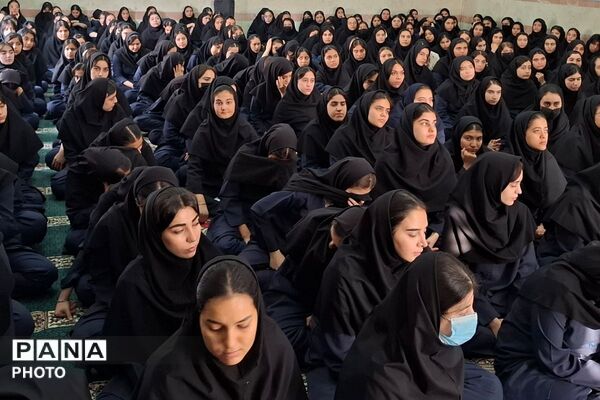 همایش برنامه ریزی درسی و مشاوره تحصیلی در دبیرستان بنت‌الهدی بهارستان دو