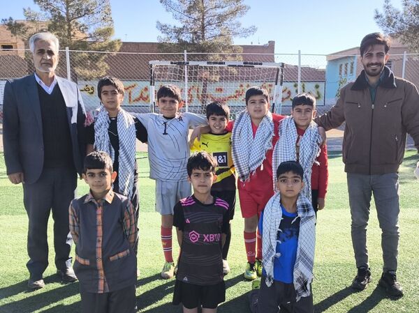 مسابقات فوتبال دبستان شهید پسندیده روستای فدافن شهرستان کاشمر 