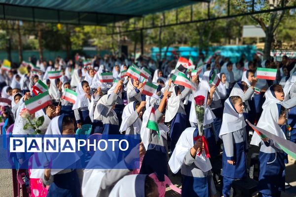 آیین نواختن زنگ ایثار و مقاومت در مدارس آباده