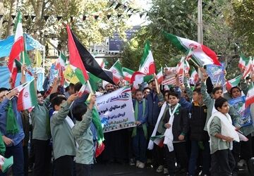 امروز شاهد شور و شعف وصف‌ناپذیری در بین دانش‌آموزان بودیم