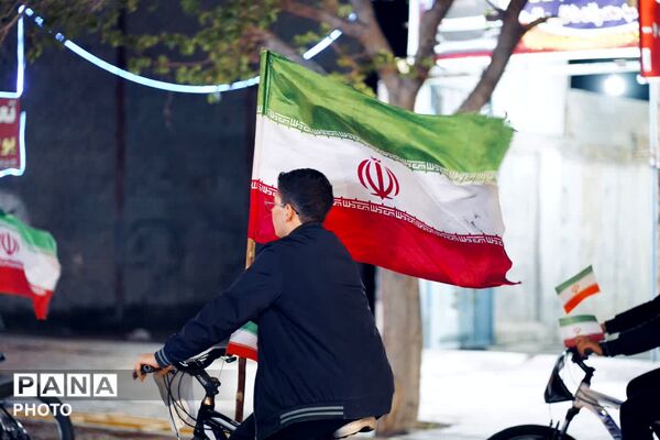 مردم میدان را پرقدرت حفظ کردند