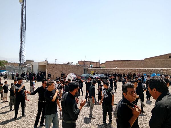 هیئت زنجیرزنی در روستای فیض آباد در صبح عاشورای حسینی 