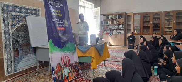  گرامیداشت هفته نیروی انتظامی در آموزشگاه مرحوم پاکدل خلیل آباد 