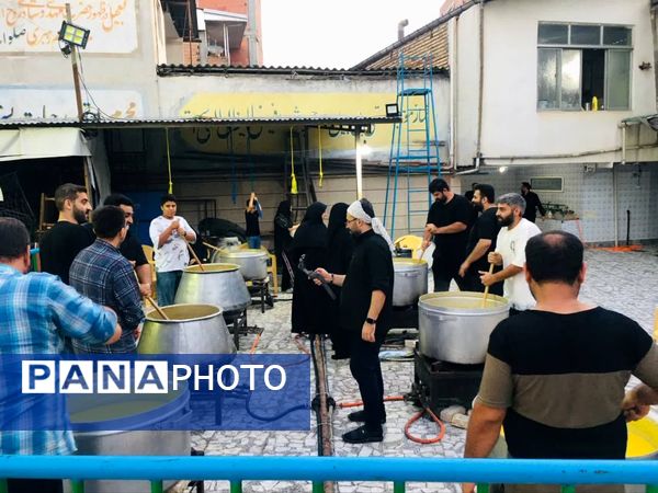 پخت شله‌زرد نذری با یاد ضامن آهو در قائمشهر