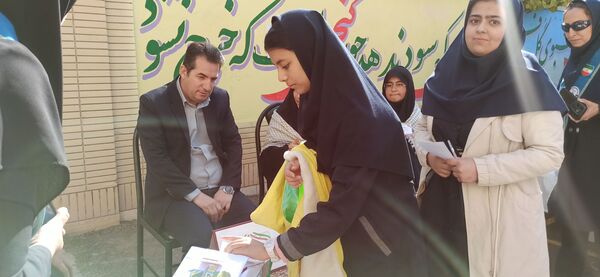 برگزاری انتخابات شورای دانش‌آموزی در مدرسه شاهد آمنه