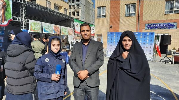 اولین نمایشگاه ماها در دبیرستان فرزانگان ۲ دوره دوم ناحیه ۷ مشهد