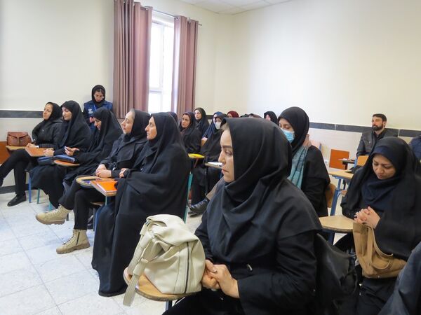 بازدید مدیر کل آموزش و پرورش استان از کلاس های ضمن خدمت سازمان دانش‌آموزی بجنورد 